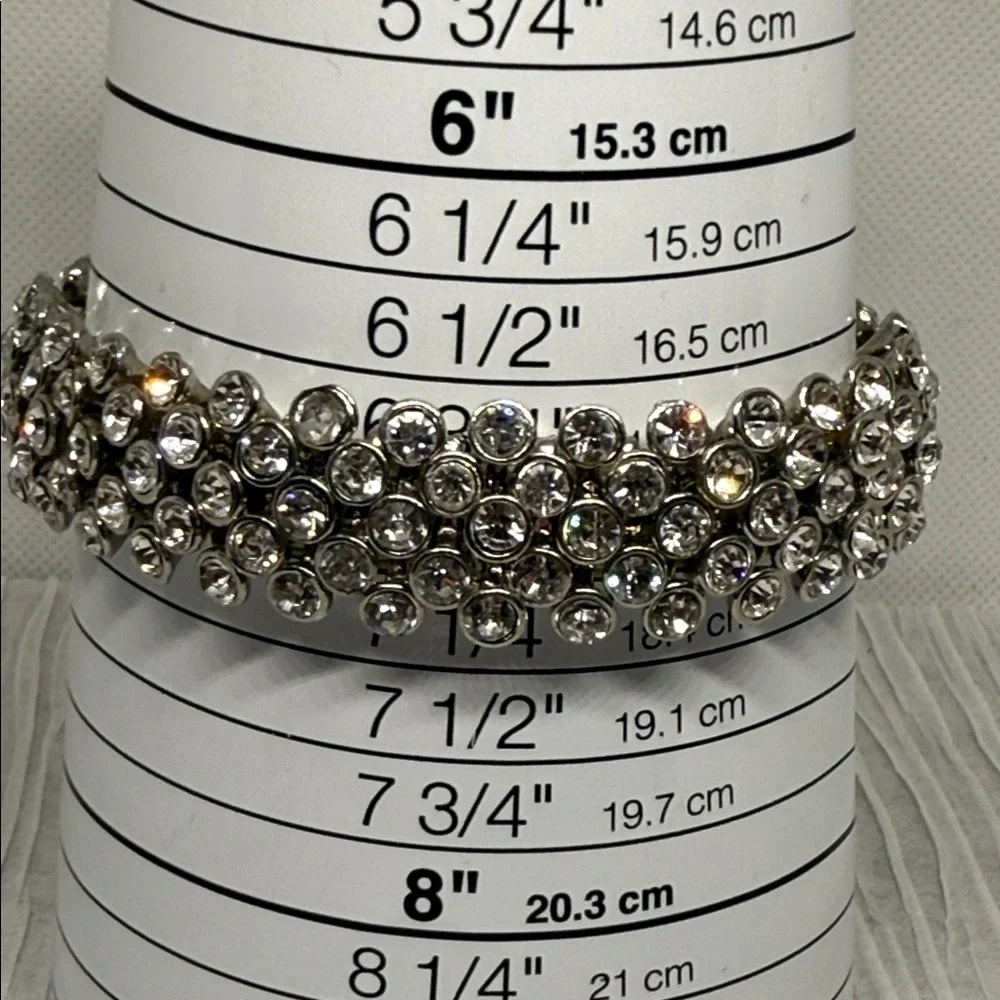 Elegant Silver tone bezel set rhinestone stretch Bracelet so pretty